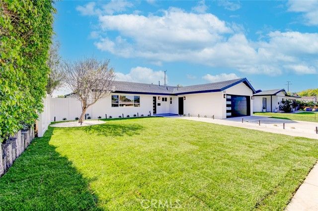 2433 Littleton, Costa Mesa, CA 92626