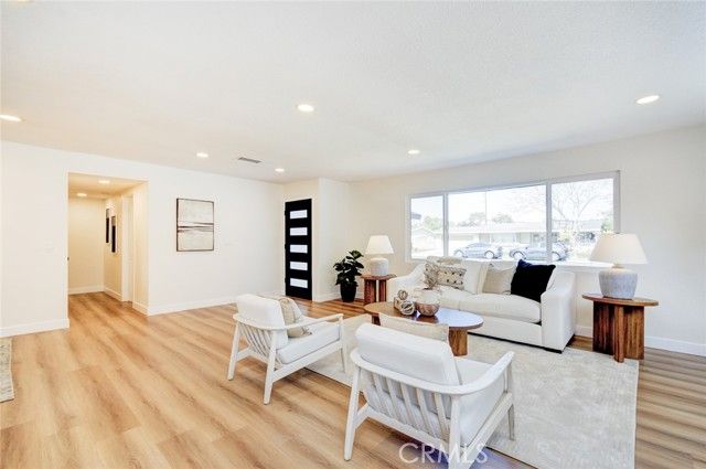 2433 Littleton, Costa Mesa, CA 92626