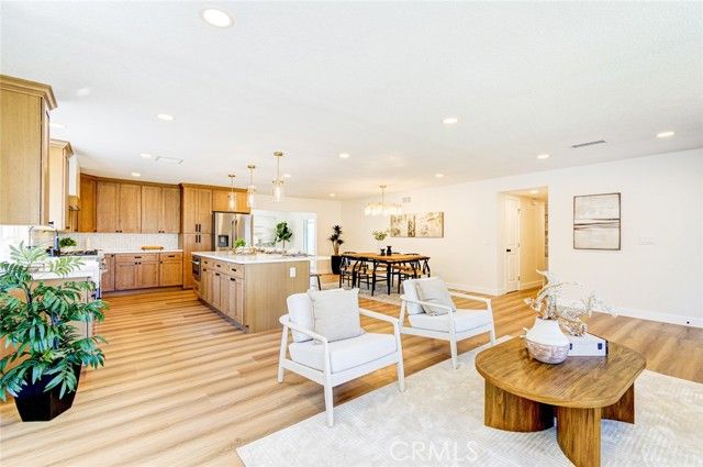 2433 Littleton, Costa Mesa, CA 92626