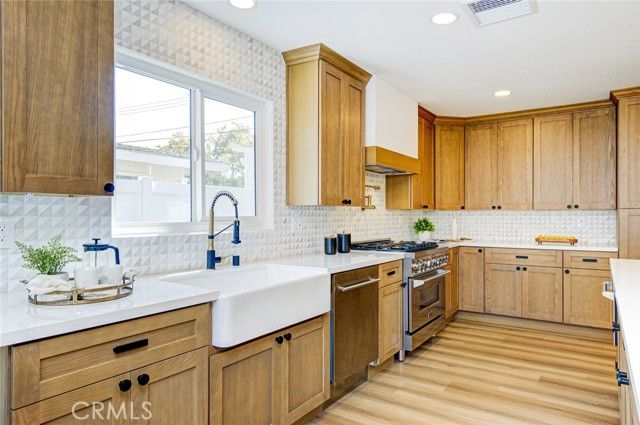 2433 Littleton, Costa Mesa, CA 92626