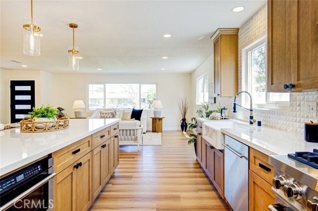 2433 Littleton, Costa Mesa, CA 92626