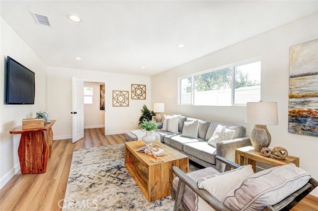 2433 Littleton, Costa Mesa, CA 92626