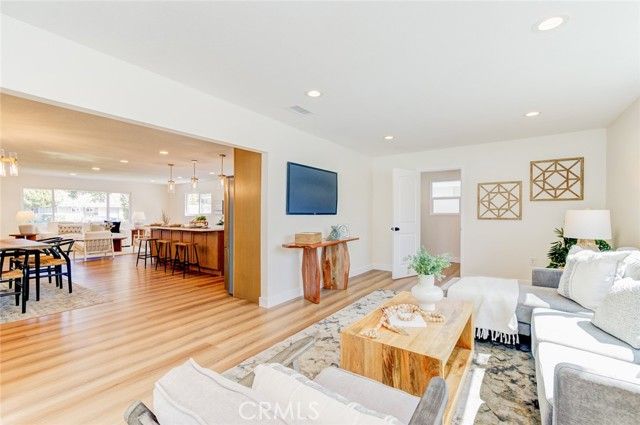 2433 Littleton, Costa Mesa, CA 92626