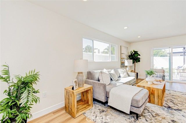 2433 Littleton, Costa Mesa, CA 92626