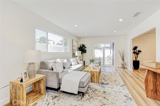 2433 Littleton, Costa Mesa, CA 92626