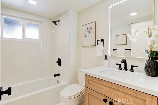 2433 Littleton, Costa Mesa, CA 92626