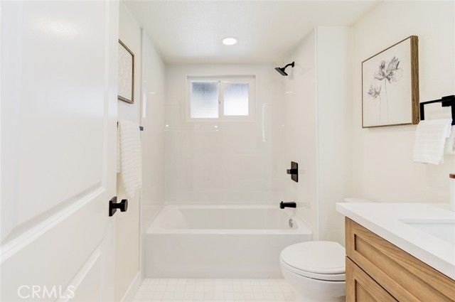 2433 Littleton, Costa Mesa, CA 92626