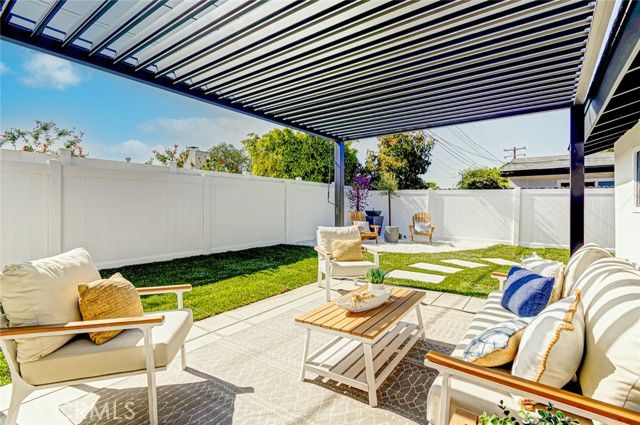 2433 Littleton, Costa Mesa, CA 92626