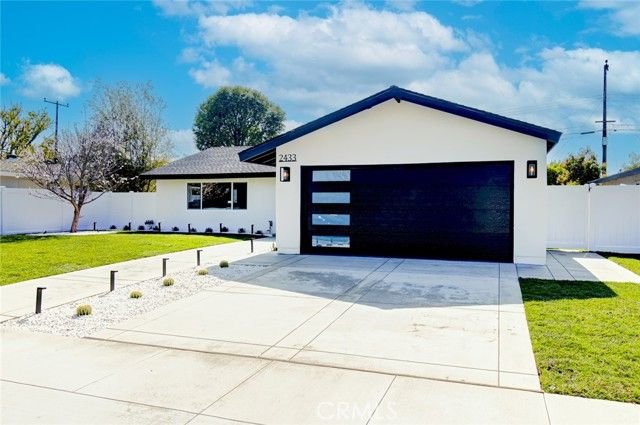 2433 Littleton, Costa Mesa, CA 92626