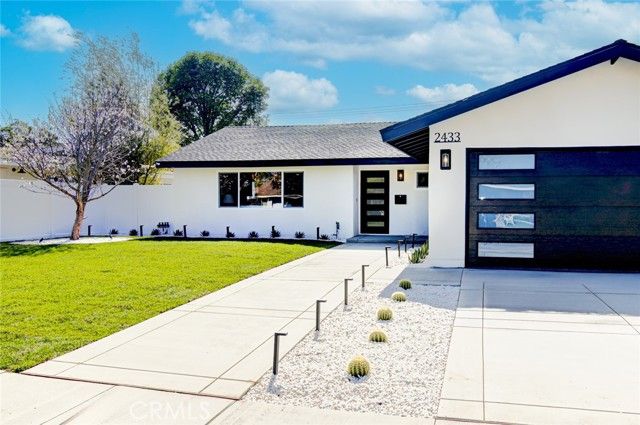 2433 Littleton, Costa Mesa, CA 92626