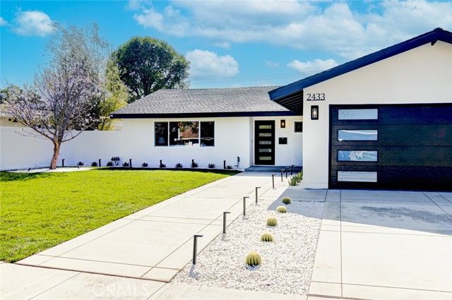 2433 Littleton, Costa Mesa, CA 92626