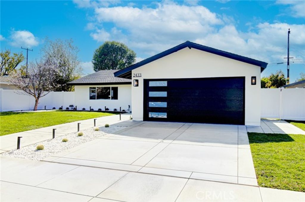 2433 Littleton, Costa Mesa, CA 92626