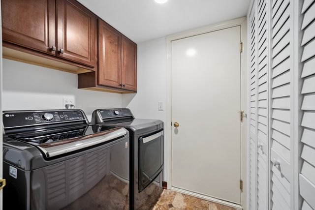 221 AINSLEY Drive, West Chicago, IL 60185