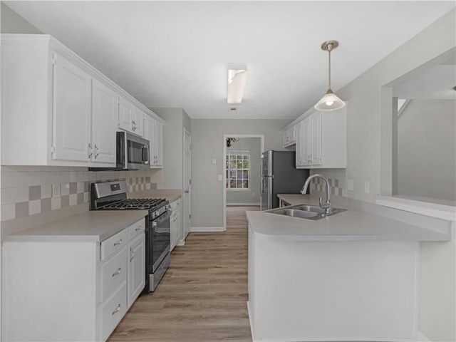 11704 Spring Lake Way, Fayetteville, GA 30215