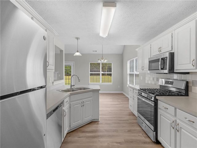 11704 Spring Lake Way, Fayetteville, GA 30215
