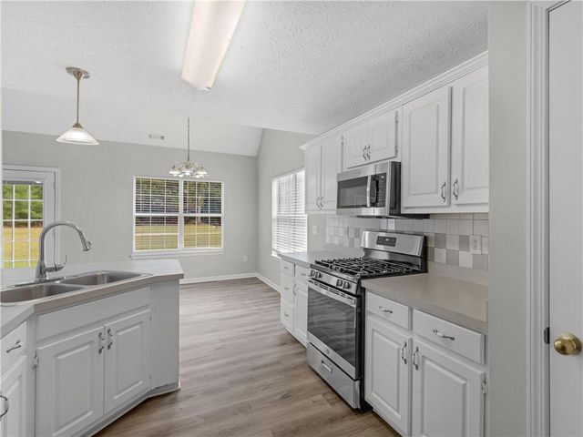 11704 Spring Lake Way, Fayetteville, GA 30215