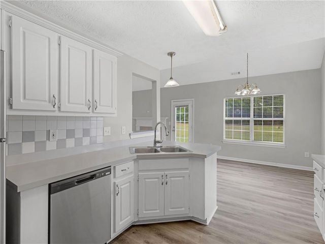 11704 Spring Lake Way, Fayetteville, GA 30215