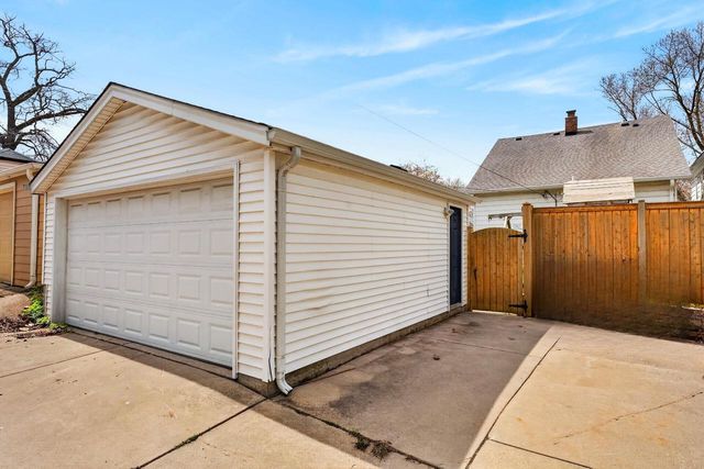 3204 S Delaware AVENUE, Milwaukee, WI 53207