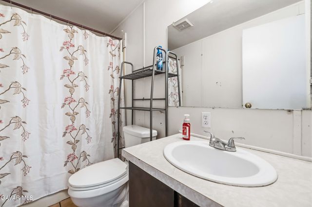 9833 E Avenue S-8, Littlerock, CA 93543