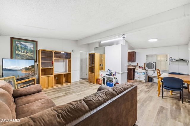 9833 E Avenue S-8, Littlerock, CA 93543