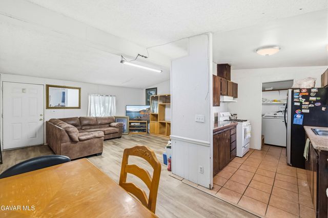 9833 E Avenue S-8, Littlerock, CA 93543