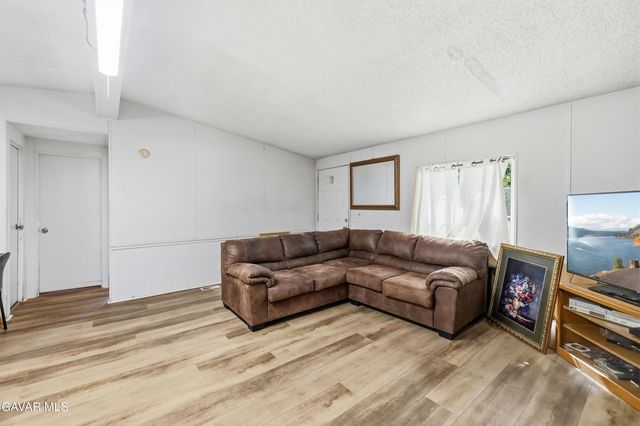 9833 E Avenue S-8, Littlerock, CA 93543
