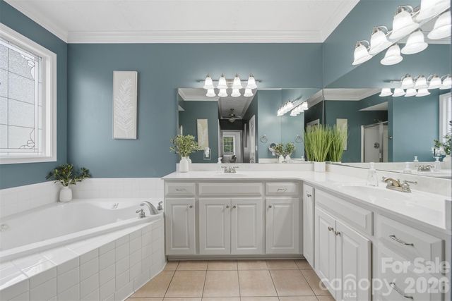 1710 30th Avenue Drive NE, Hickory, NC 28601