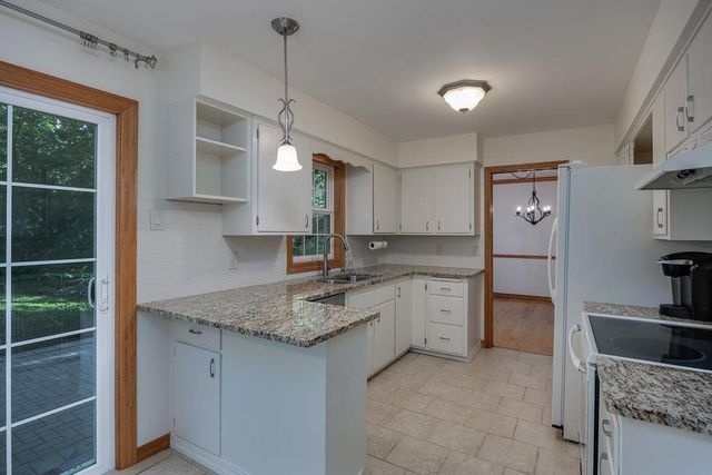 927 Camp Fire Drive, Sun Prairie, WI 53590
