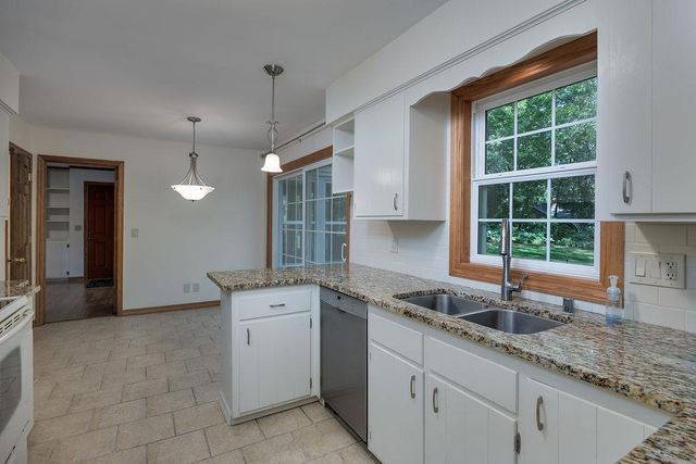 927 Camp Fire Drive, Sun Prairie, WI 53590