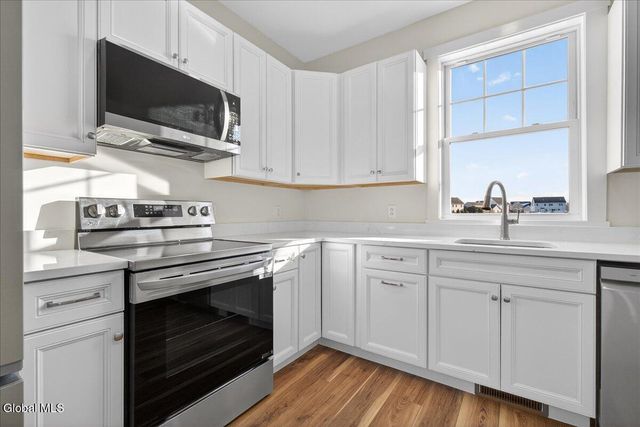 1 Elena Court, Halfmoon, NY 12118