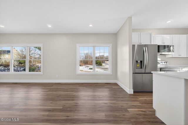 1 Elena Court, Halfmoon, NY 12118