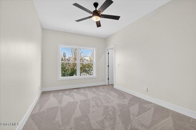 1 Elena Court, Halfmoon, NY 12118