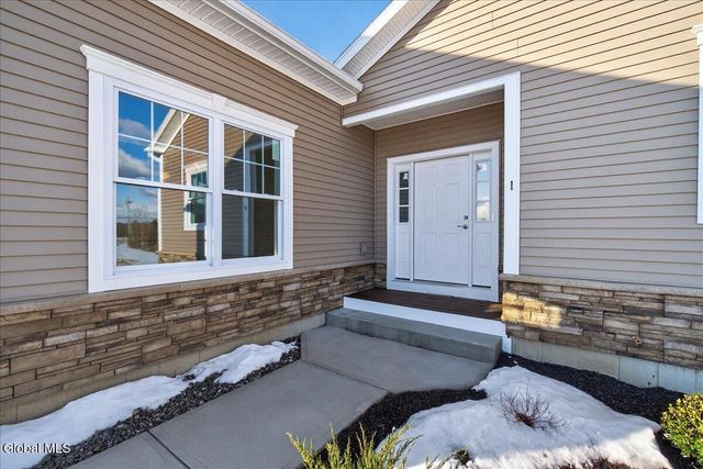 1 Elena Court, Halfmoon, NY 12118