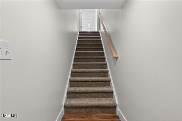 1 Elena Court, Halfmoon, NY 12118