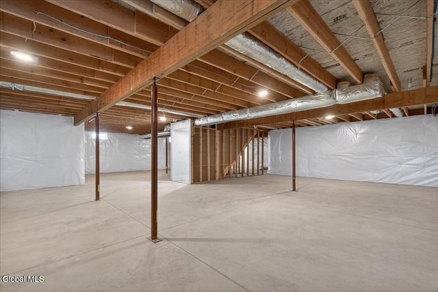 1 Elena Court, Halfmoon, NY 12118