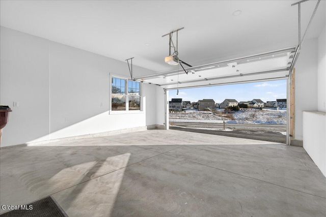 1 Elena Court, Halfmoon, NY 12118