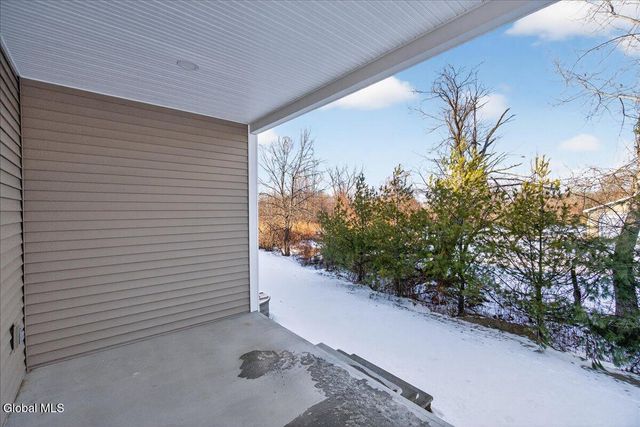 1 Elena Court, Halfmoon, NY 12118