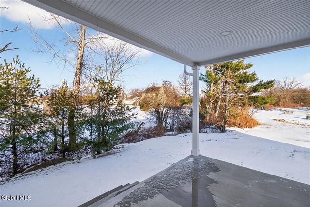 1 Elena Court, Halfmoon, NY 12118