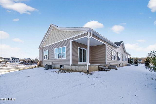 1 Elena Court, Halfmoon, NY 12118