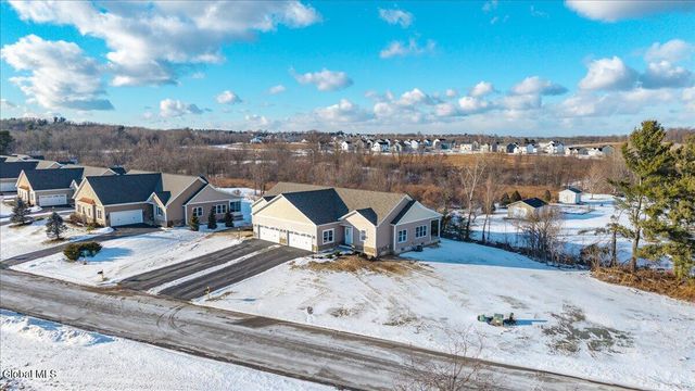 1 Elena Court, Halfmoon, NY 12118