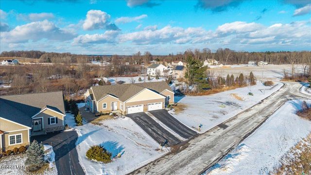 1 Elena Court, Halfmoon, NY 12118