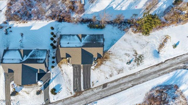 1 Elena Court, Halfmoon, NY 12118