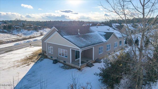 1 Elena Court, Halfmoon, NY 12118