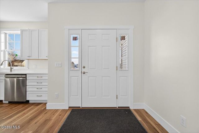 1 Elena Court, Halfmoon, NY 12118