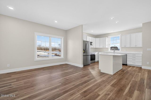 1 Elena Court, Halfmoon, NY 12118