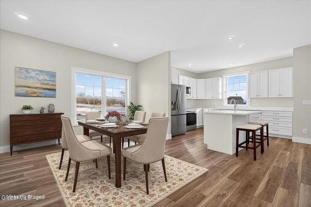 1 Elena Court, Halfmoon, NY 12118