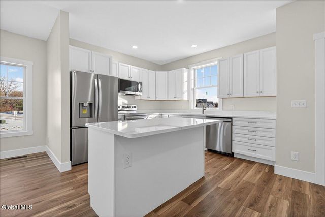 1 Elena Court, Halfmoon, NY 12118