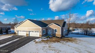 1 Elena Court, Halfmoon, NY 12118