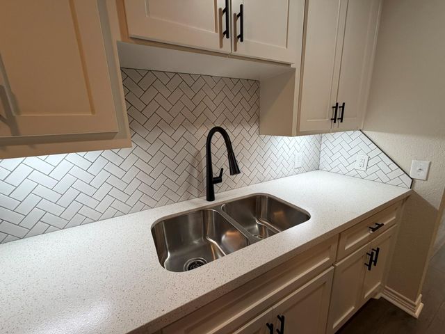 1010 15th Avenue N, Texas City, TX 77590