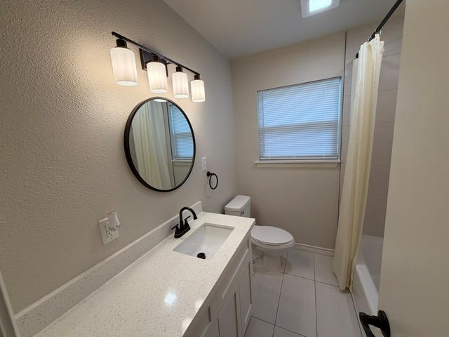 1010 15th Avenue N, Texas City, TX 77590